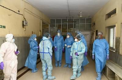 PHOTO : मुंबई पालिका आयुक्त पीपीई किट घालून नायर रुग्णालयात, रुग्णांची विचारपूस