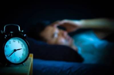 Lockdown effect | कोणाला झोप येईना, तर कोणाला झोपेतून उठवेना, अनेकांचा चिडचिडेपणा वाढला : मानसोपचारतज्ज्ञ