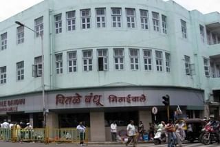 चंद्रकांत पाटलांनी श्रीफळ वाढवले, पुण्यातून विद्यार्थ्यांच्या दोन बस कोल्हापूरला रवाना