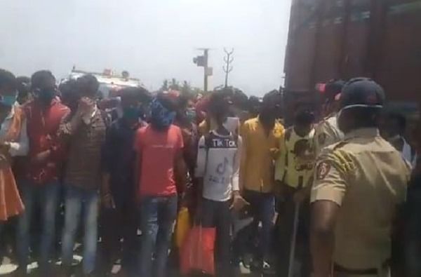 Kolhapur migrant workers | कोल्हापुरात परप्रांतिय मजुरांचा उद्रेक, हजारो मजूर रस्त्यावर