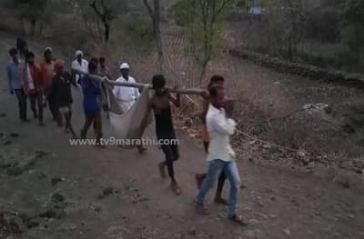 प्रसव कळांनी विव्हळणाऱ्या महिलेला बांबूच्या झोळीतून नेण्याची वेळ, कळा वाढताच बांबू वाहणारे जीव तोडून धावले