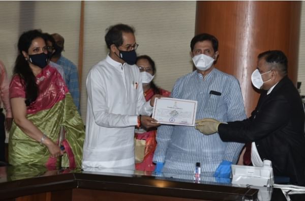 Uddhav Thackeray MLC Oath Ceremony| मुख्यमंत्री उद्धव ठाकरे यांना विधानपरिषदेच्या सदस्यत्वाची शपथ