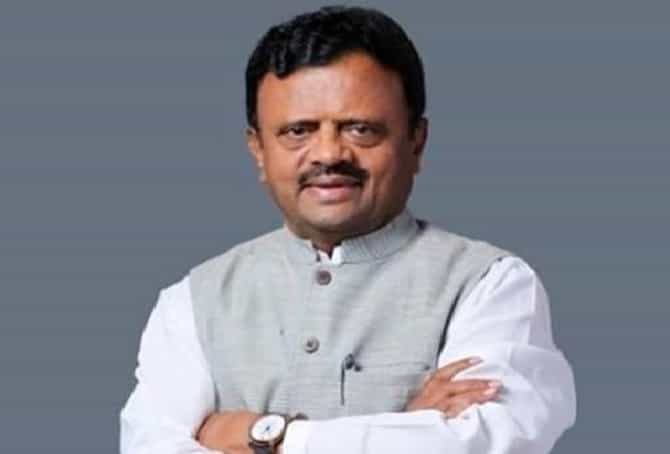 राज्यात आठवडाभर पुरेसाच रक्तसाठा, मंत्री राजेंद्र शिंगणेंकडून रक्तदानाचे आवाहन