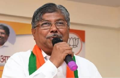 चंद्रकांत पाटील केसांना काळा कलप लावून अंगणातील रणांगणात उतरणार का? : सामना