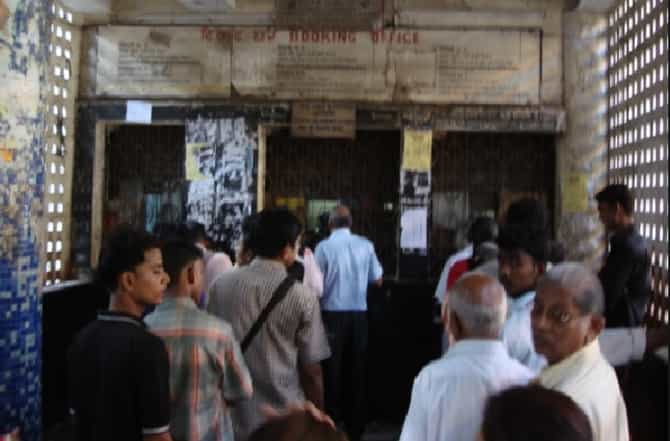 मुंबईत या रेल्वे स्थानकांवर आरक्षित गाड्यांसाठी तिकीट काऊंटर सुरु