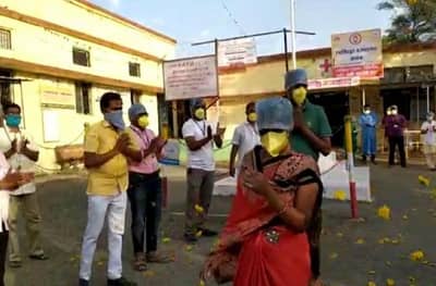फुले उधळून डिस्चार्ज दिलेल्या महिलेचा रिपोर्ट काही तासात पॉझिटिव्ह, कळंब रुग्णालयाचा कारभार