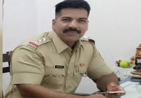 एन्काऊंटर स्पेशालिस्ट दया नायक यांना कोरोना, मुख्यमंत्र्यांसह पवारांच्या धमकी प्रकरणाच्या तपासादरम्यान संसर्गाची शक्यता एन्काऊंटर स्पेशालिस्ट दया नायक यांना कोरोना, मुख्यमंत्र्यांसह पवारांच्या धमकी प्रकरणाच्या तपासादरम्यान संसर्गाची शक्यता