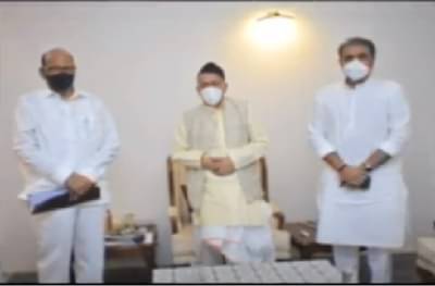 राज्यपालांच्या भेटीसाठी पवार राजभवनावर, पटेल म्हणतात कोश्यारींनी चहासाठी बोलावलं