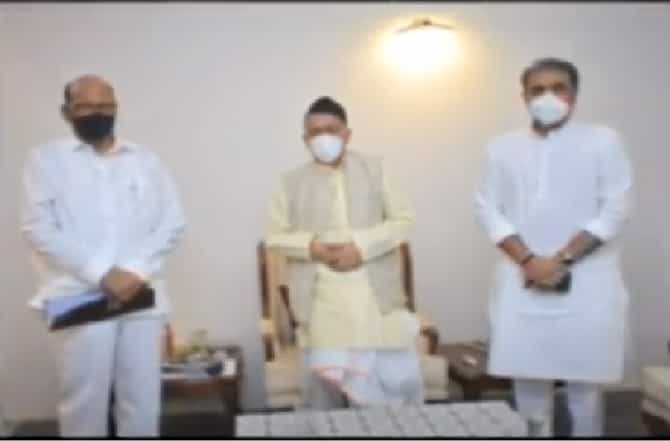 राज्यपालांच्या भेटीसाठी पवार राजभवनावर, पटेल म्हणतात कोश्यारींनी चहासाठी बोलावलं