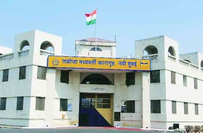 चादरीने शौचालयात गळफास, तळोजा कारागृहात कैद्याची आत्महत्या