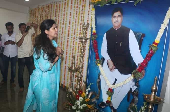 मुंडे साहेबांच्या आवडीचा पदार्थ करा, घरात फोटोसमोर दोन दिवे लावा, पुण्यतिथीला गोपीनाथ गडावर गर्दी नको : पंकजा मुंडे