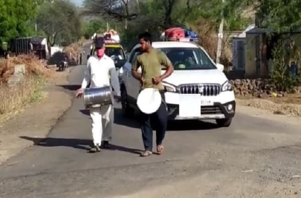 बीडमधील माणुसकी, बाहेरुन येणाऱ्यांचं वाजत-गाजत स्वागत, घरातच क्वारंटाईन