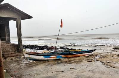 चक्रीवादळ दूर होण्यासाठी पुढील 6 तास महत्वाचे, सर्वत्र पाऊस कोसळत राहणार : हवामान विभाग