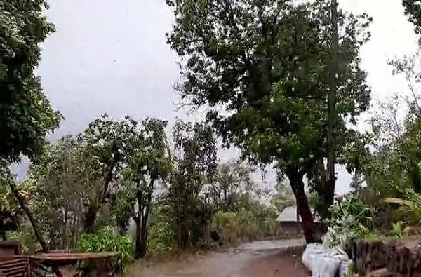 Cyclone Nisarga | निसर्ग चक्रीवादळ घोंघावलं, पुण्यात अनेक ठिकाणी मुसळधार पाऊस