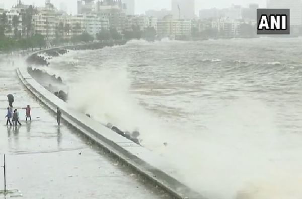 Mumbai Rains | मुंबईत पावसाळ्यातील 24 दिवस सतर्कतेचे, समुद्रात कधी किती उंच लाटा उसळणार?