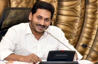 आंध्रात टॅक्सीचालकांना सरसकट प्रत्येकी 10 हजार रुपये, रेड्डी सरकारने शब्द पाळला