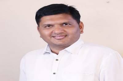 चक्रीवादळाने कागदावरील नुकसानीपेक्षा जास्त नुकसान, अनेक ठिकाणी प्रशासन अजूनही पोहोचलेलं नाही : प्राजक्त तनपुरे