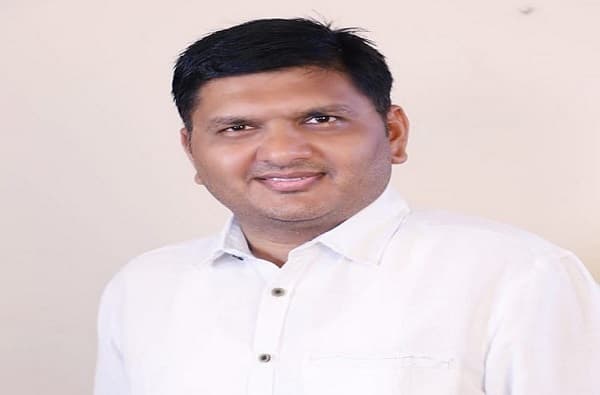 चक्रीवादळाने कागदावरील नुकसानीपेक्षा जास्त नुकसान, अनेक ठिकाणी प्रशासन अजूनही पोहोचलेलं नाही : प्राजक्त तनपुरे