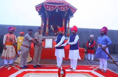 Shivrajyabhishek 2020 | दुर्गराज रायगडावर शिवराज्याभिषेक सोहळा, पोलीस, डॉक्टर, सफाई कर्मचाऱ्यांचा गौरव