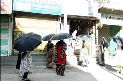 पुण्यातील मंचरमध्ये कोरोना बचावासाठी शक्कल, छत्री पॅटर्न नेमका काय?