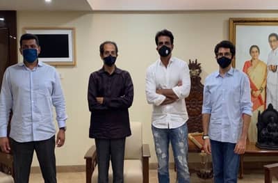 सामनानाट्यानंतर सोनू सूद मातोश्रीवर, मुख्यमंत्री आणि आदित्य ठाकरेंची भेट