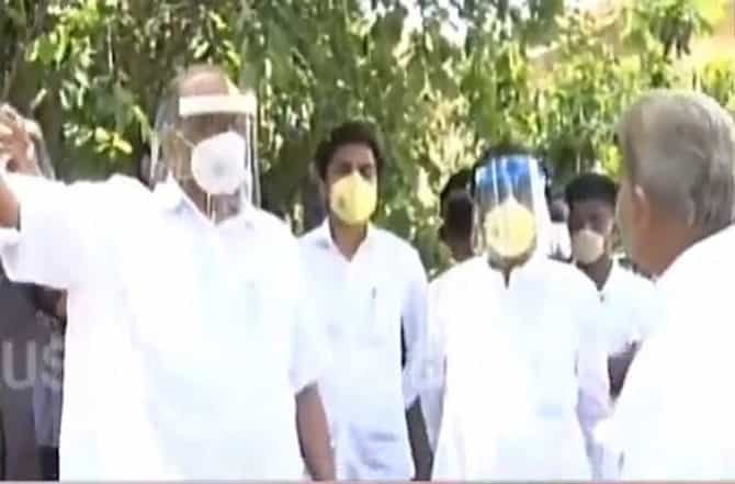 Live Update : शरद पवार यांचा दिवेआगरमधील शेतकऱ्यांशी संवाद
