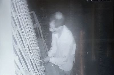 नाशिकच्या मंदिरात तांब्या-पितळेच्या वस्तूंची चोरी, चप्पल काढून चोर देवघरात, घटना सीसीटीव्हीत कैद