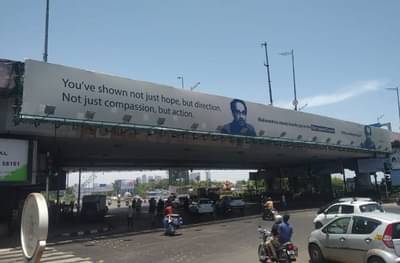 उद्धव ठाकरेंच्या कौतुकाचे मुंबईत होर्डिंग, विरोधकांकडून कोरोना रुग्णसंख्येत महाराष्ट्र चीनच्या पुढे गेल्याची आठवण