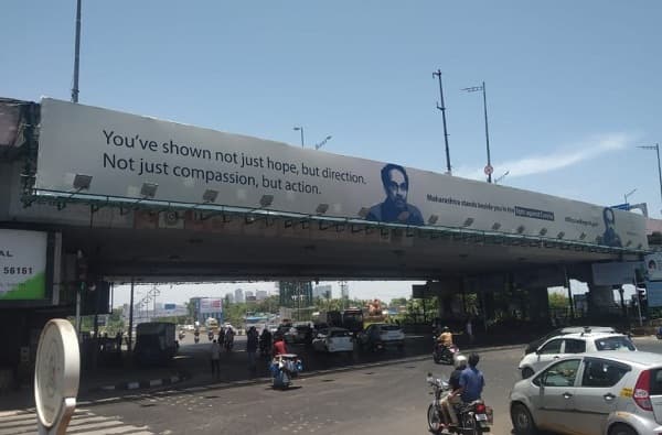 उद्धव ठाकरेंच्या कौतुकाचे मुंबईत होर्डिंग, विरोधकांकडून कोरोना रुग्णसंख्येत महाराष्ट्र चीनच्या पुढे गेल्याची आठवण