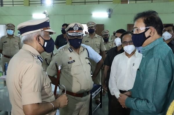 नवी मुंबईत कोरोना योद्धे पोलिसांसाठी विशेष कोव्हिड केअर सेंटर, गृहमंत्री अनिल देशमुखांकडून उद्घाटन