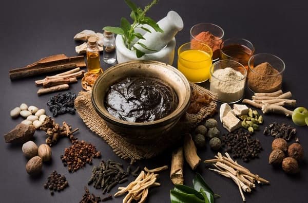 Health : कोरोना काळात रोग प्रतिकारशक्ती वाढवण्यासाठी करा हे घरगुती उपाय, आजारांपासून रहाल दूर