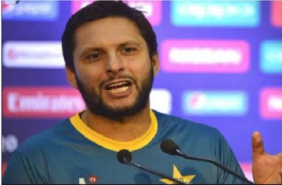 माझ्यासाठी दुआ करा, पाकिस्तानचा धडाकेबाज क्रिकेटपटू शाहीद आफ्रिदीला कोरोना