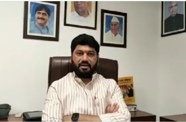 बिहारच्या प्रभारीपदी देवेंद्र फडणवीस यालाच योगायोग म्हणतात : धनंजय मुंडे बिहारच्या प्रभारीपदी देवेंद्र फडणवीस यालाच योगायोग म्हणतात : धनंजय मुंडे