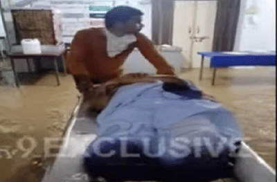 जळगावच्या गोदावरी रुग्णालयात पावसाचं पाणी शिरलं, रुग्णांची संपूर्ण रात्र रस्त्यावर