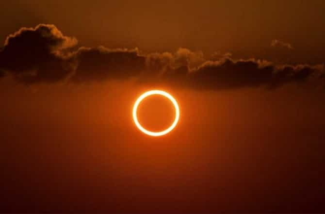 Ring Of Fire Solar Eclipse | कंकणाकृती सूर्यग्रहण येत्या रविवारी, 6 तास ग्रहणकाळ, सूर्यग्रहणाचं महत्त्व का?