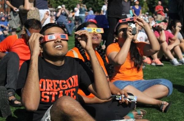 Solar Eclipse: सूर्यग्रहण कसं पाहावं, 'या' गोष्टी करणं धोकादायक ठरु शकतं Solar Eclipse: सूर्यग्रहण कसं पाहावं, 'या' गोष्टी करणं धोकादायक ठरु शकतं
