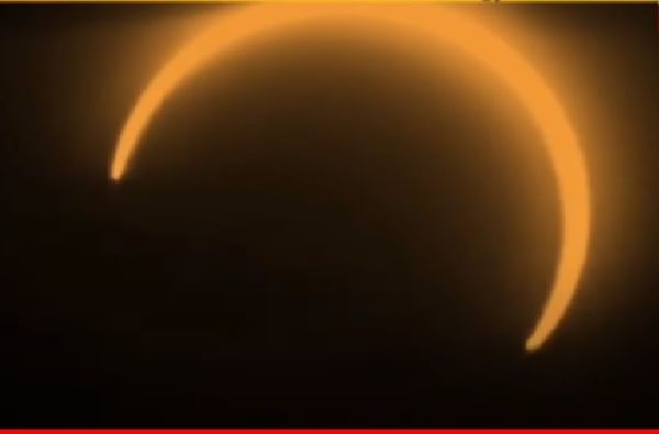 Solar Eclipse Live : खगोलप्रेमींना सूर्यग्रहणाची पर्वणी, राजस्थानात कंकणाकृती, महाराष्ट्रात खंडग्रास Solar Eclipse Live : खगोलप्रेमींना सूर्यग्रहणाची पर्वणी, राजस्थानात कंकणाकृती, महाराष्ट्रात खंडग्रास