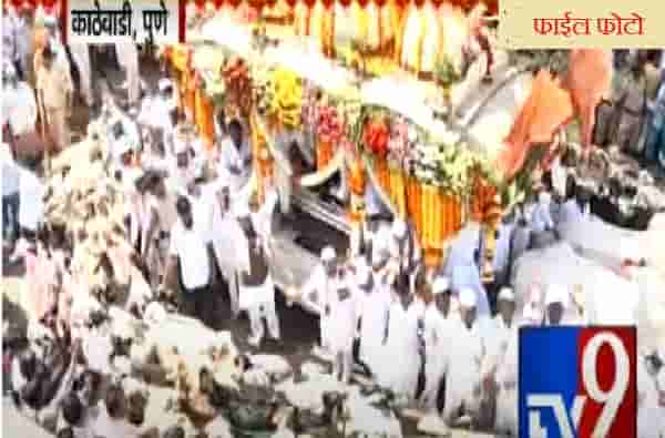 ना धोतराच्या पायघड्या, ना मेंढ्यांचं रिंगण; कोरोनाने काटेवाडीकरांच्या उत्साहावर विरजण