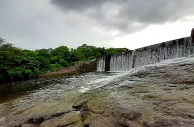 इंजिनिअरींगचे सहा विद्यार्थी पोहण्यासाठी लळिंग धबधब्यावर, तिघांचा बुडून मृत्यू