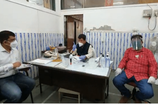 नागरिकांची सहनशीलता संपली तर उद्रेक होईल, केडीएमसी अधिकाऱ्यांना प्रवीण दरेकरांचा इशारा, आमदार रविंद्र चव्हाणही भडकले नागरिकांची सहनशीलता संपली तर उद्रेक होईल, केडीएमसी अधिकाऱ्यांना प्रवीण दरेकरांचा इशारा, आमदार रविंद्र चव्हाणही भडकले