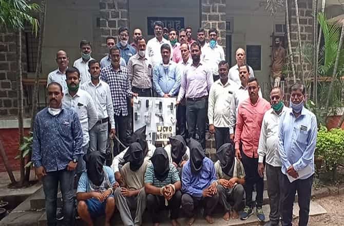 पुण्यात महामार्गावर दरोडा टाकणाऱ्या टोळीचा पर्दाफाश, जवळपास 5 कोटी मुद्देमालासह 7 आरोपींना बेड्या