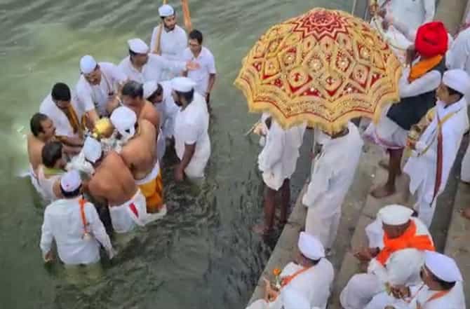 Palkhi Sohala 2020 | देहूनगरीत भक्तिरसाचा सोहळा, संत तुकोबांच्या पादुकांचे ऐतिहासिक नीरा स्नान संपन्न