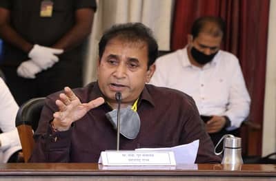 मुंबई पोलीस आयुक्तांनी केलेल्या 12 उपायुक्तांच्या बदल्यांना गृहमंत्र्यांची तीन दिवसात स्थगिती