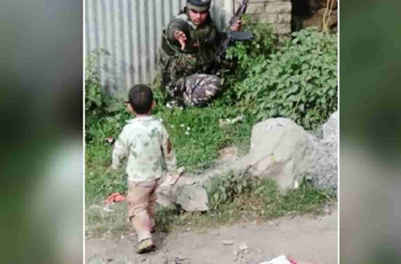 आजोबाच्या मृतदेहावर नातू, काश्मीरमधील दहशतवादी हल्ल्याचं हृदय पिळवटून टाकणारं दृश्य