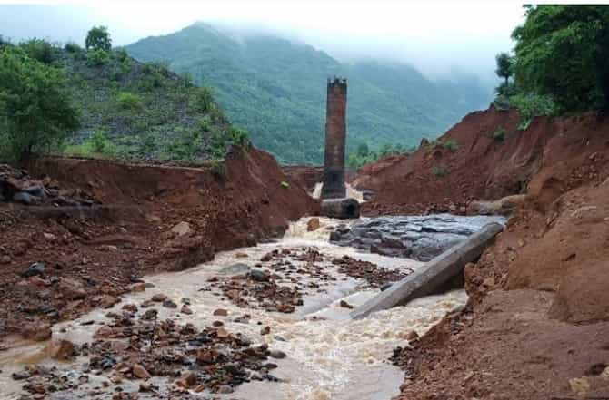 तिवरे धरण फुटीला 1 वर्ष पूर्ण, आमचं घरदार, 21 माणसं गेली, न्याय कधी? तिवरेकरांचा सवाल