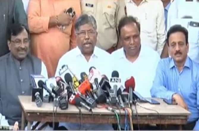भाजपच्या महामंत्रीपदी कुणाची वर्णी? शेलार, बावनकुळेंची नावं चर्चेत, मात्र पंकजा मुंडे, मेहतांवर फुली?