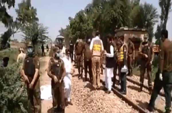 Pakistan Train Accident | पाकमध्ये ट्रेन आणि मिनी बसमध्ये जोरदार धडक, 19 शीख भाविकांचा मृत्यू