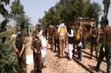 Pakistan Train Accident | पाकमध्ये ट्रेन आणि मिनी बसमध्ये जोरदार धडक, 19 शीख भाविकांचा मृत्यू