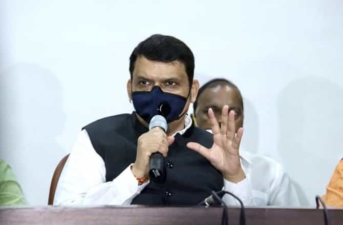 पवारांच्या सूचनांबाबत मुख्यमंत्र्यांनी ठरवावं, तिन्ही पक्ष एकत्र असल्याचं दिसत नाही : देवेंद्र फडणवीस