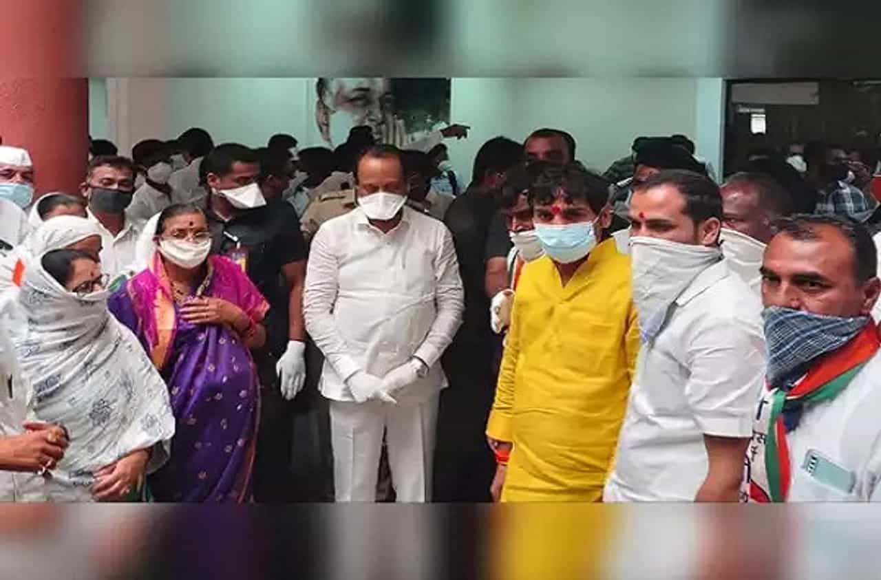 पारनेरच्या नगरसेवकांना अपक्ष म्हणून प्रवेश, नंतर समजलं ते शिवसेनेचे : अजित पवार